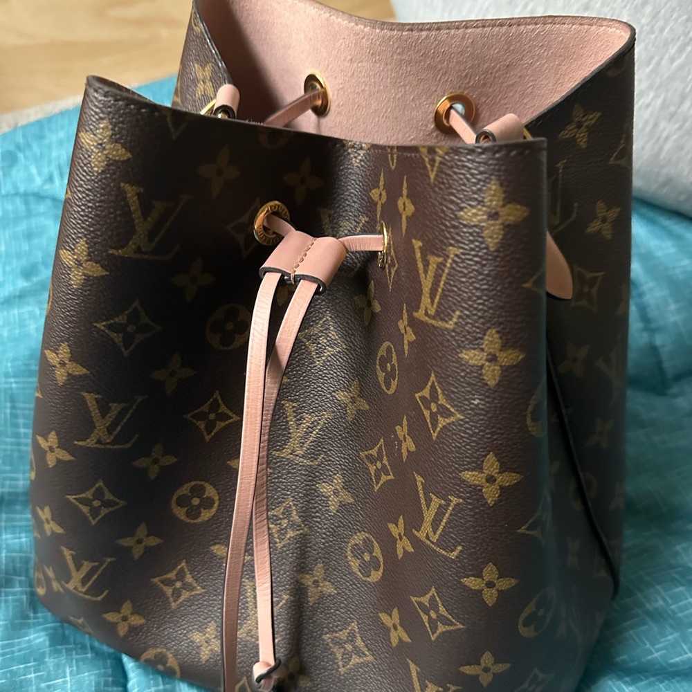 Louis Vuitton Neonoe Rose Pink MM
